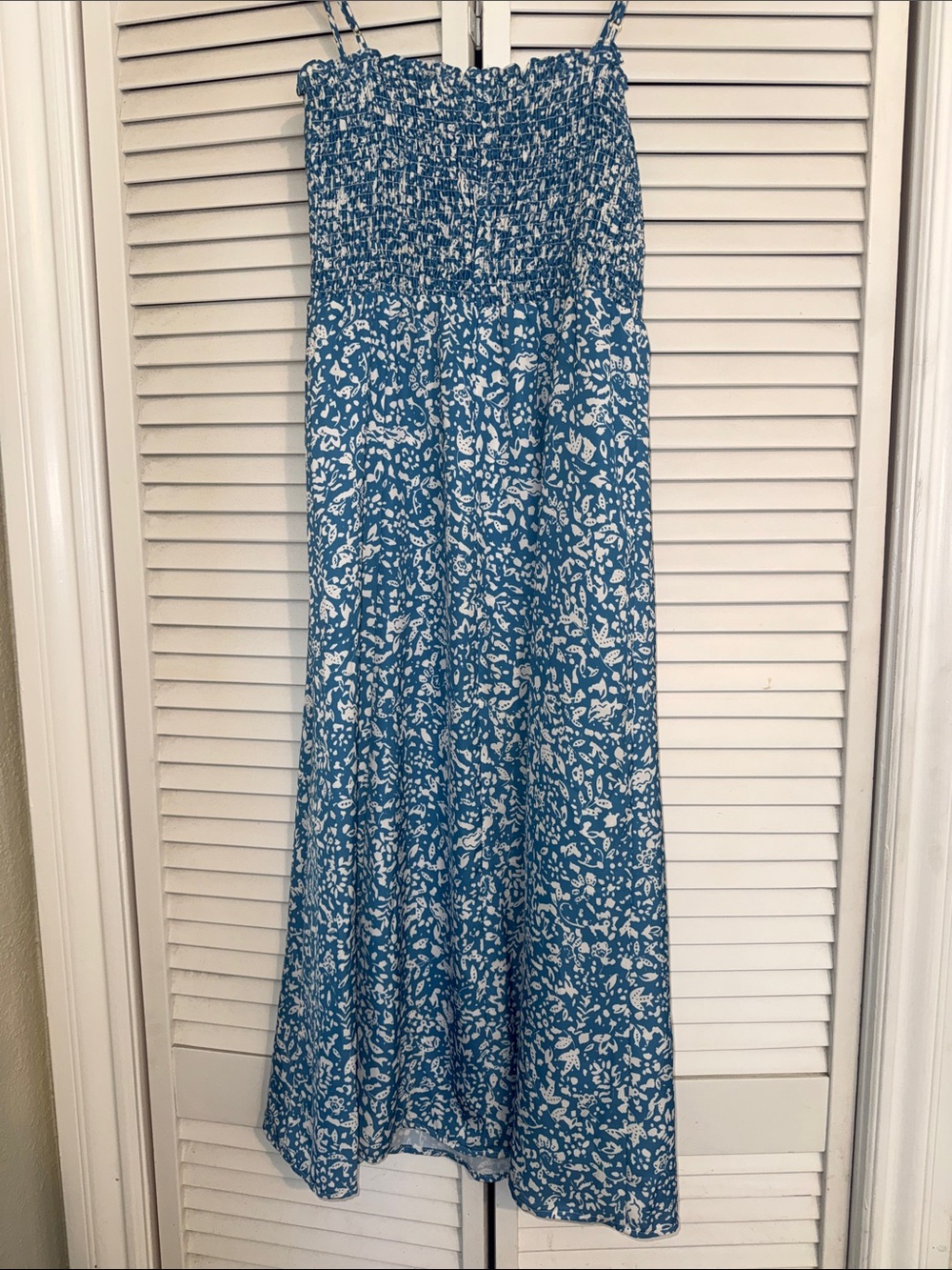 RESA 💙🤍💙 Blue & White Floral Ashley Midi Smocked Dress - XS - Picture 5 of 6